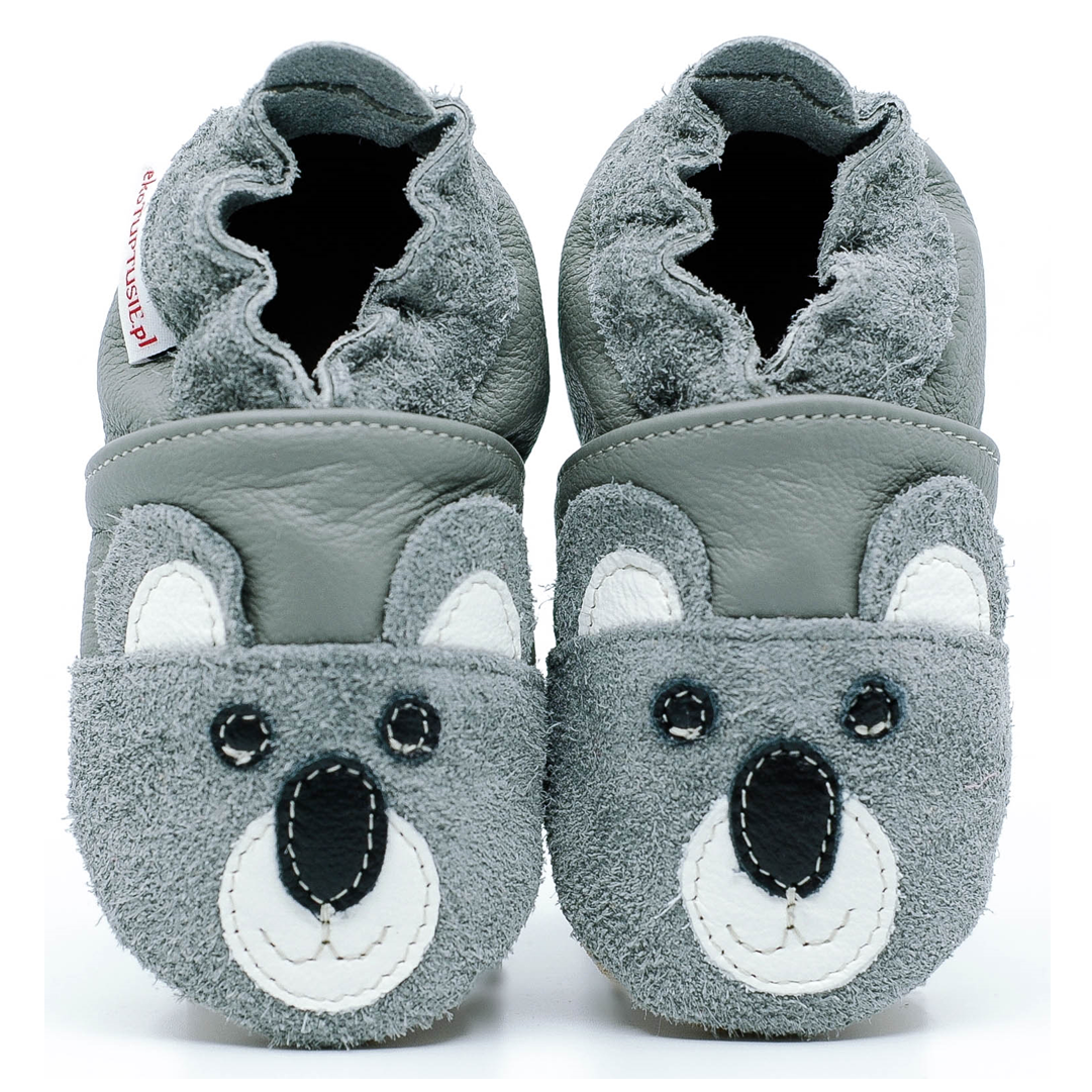 skorzane-kapcie-dzieciece-ekotuptusie-wzor-koala-szare-miekka-podeszwa.png