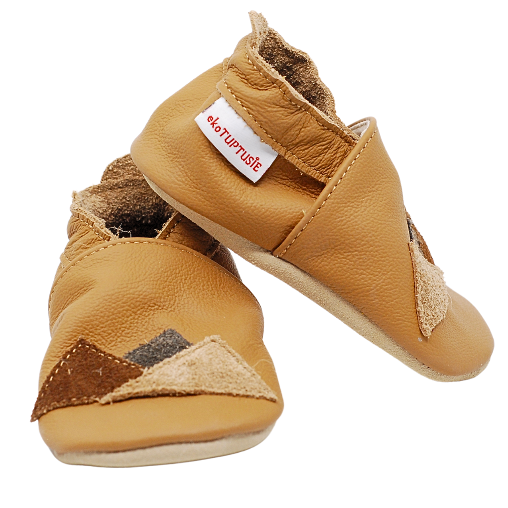 Barefoot-kapcie-dziecięce-ekoTuptusie-jasny-brąz-trójkąty-góry-2.png