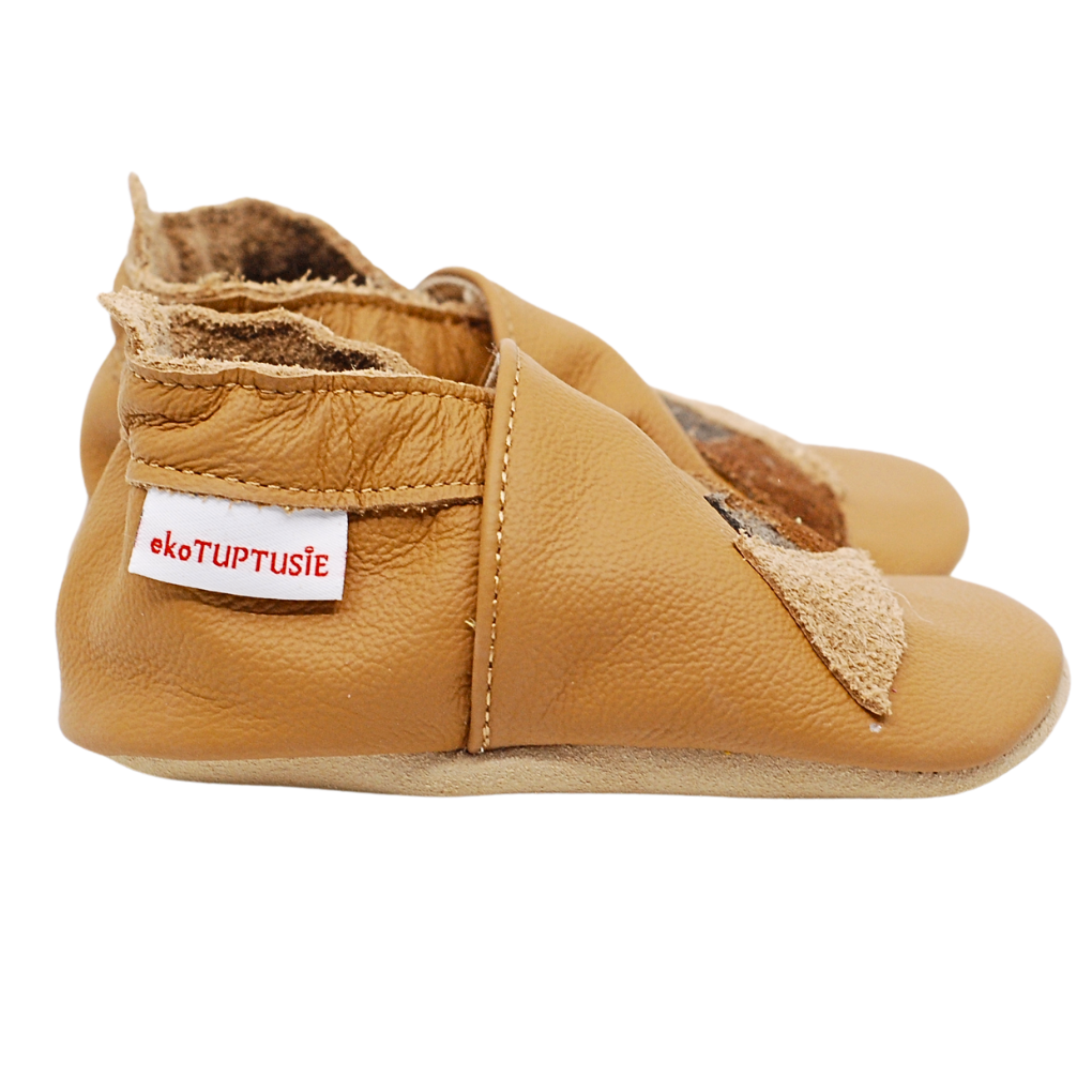 Barefoot-kapcie-dziecięce-ekoTuptusie-jasny-brąz-trójkąty-góry-3.png